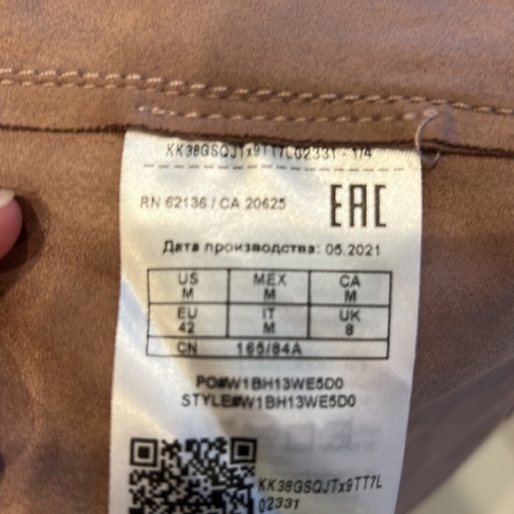 NEW Guess Sueded Top🔥🔥🔥 - Picture 7 of 7